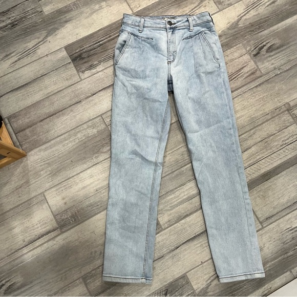 RARE Kut from the Kloth Rachel Mom Jean Pleated Front Light Wash Blue Denim - Picture 2 of 11